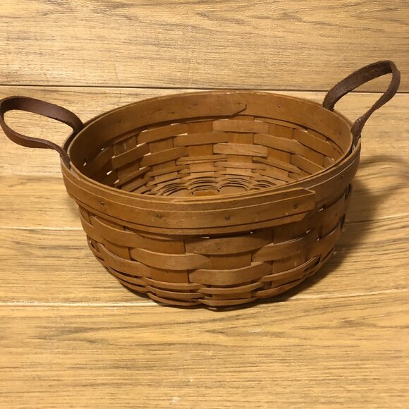 Longaberger basket dated 1995 and signed basket with two side leather handles - Picture 1 of 9